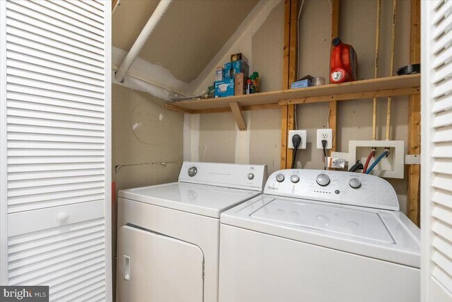 Building Photo - 15516 Three Otters Pl