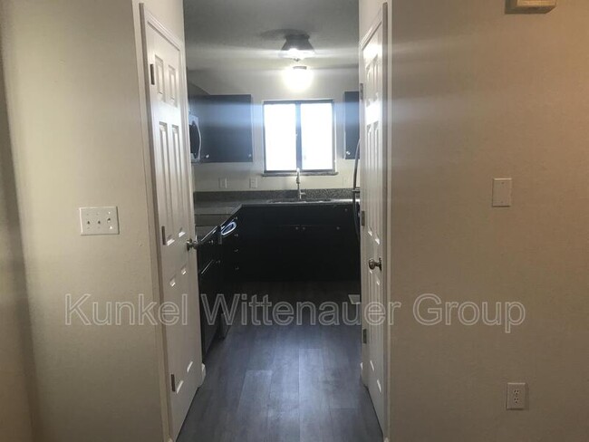 Building Photo - 19 Twin Oaks Dr