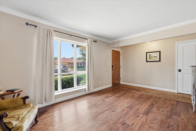 Building Photo - 217 E Louella Dr