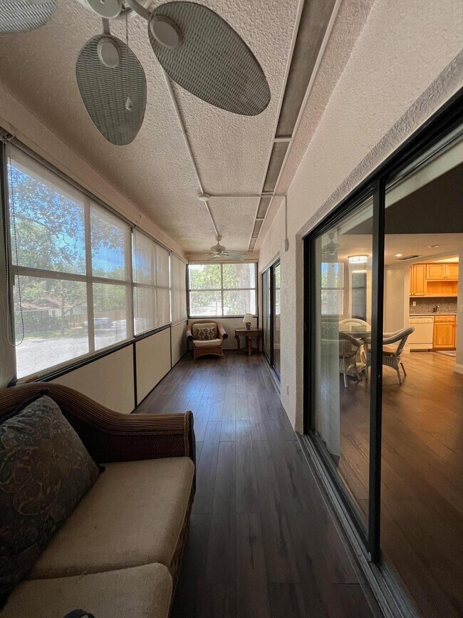 Building Photo - 1660 12 Oaks Way