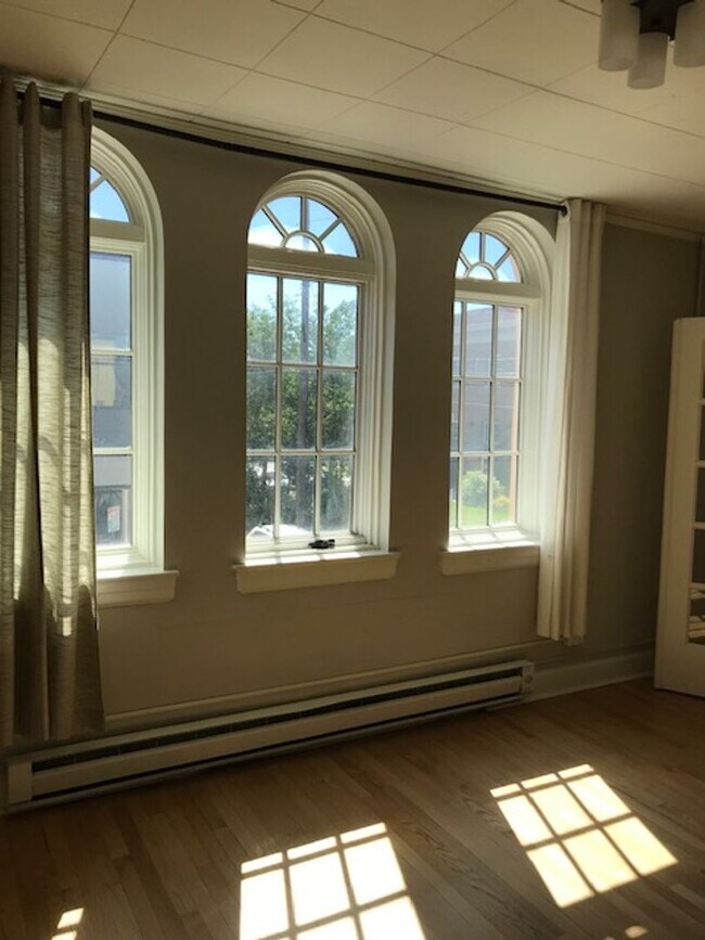 Building Photo - C17  Honeybee Bldg  MDB III