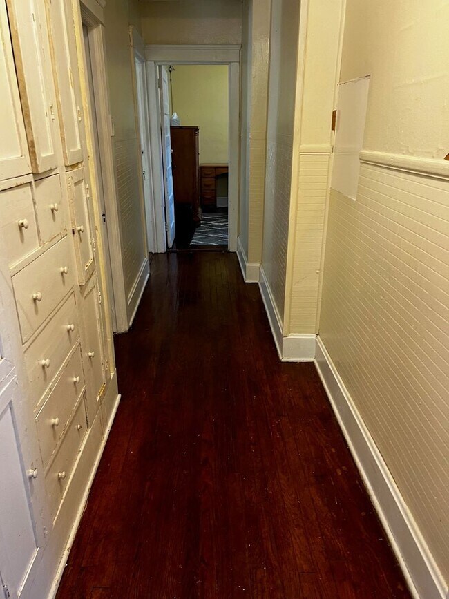 Building Photo - 3 Bedroom, 2 Bath House