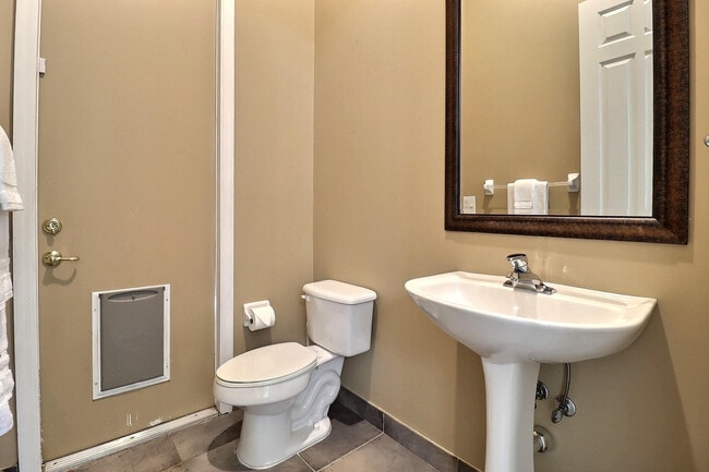 Building Photo - 1289 Beacon Cir