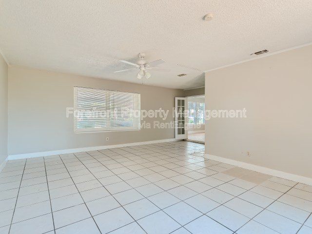 Building Photo - 7422 Stonehouse Dr