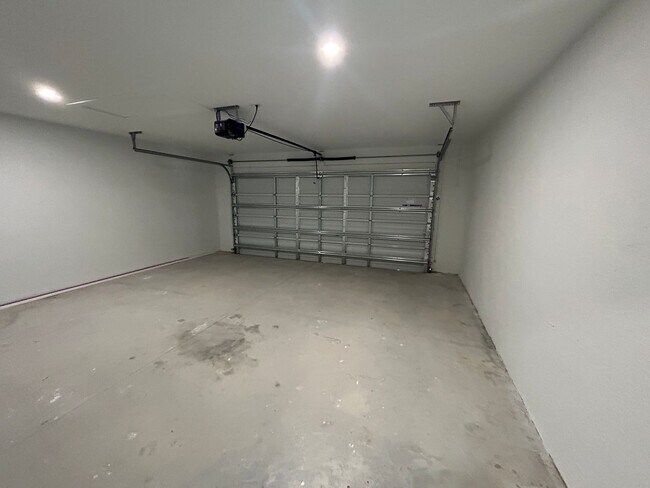 Building Photo - 2106 Nelson Rd N