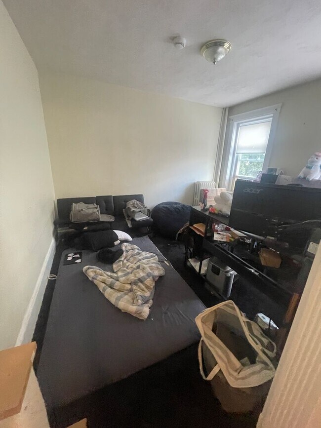 Building Photo - Packards Corner large studio Heat HW Inc No fee Students Ok, Bright, 2nd floor, Laundry Easy Choice!