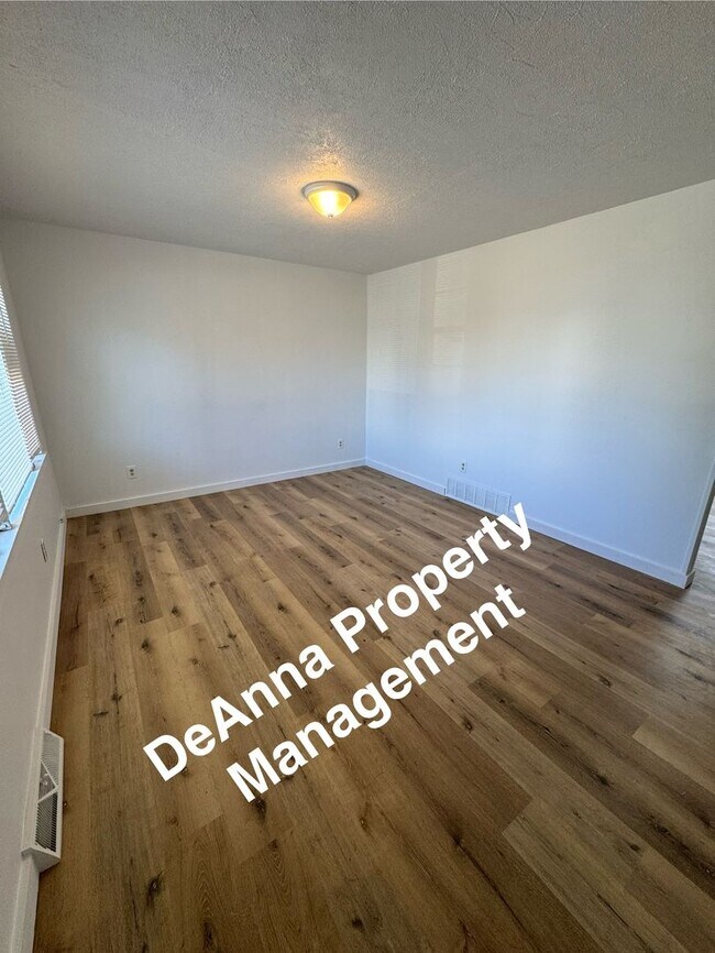 Building Photo - 3 Bedroom Single Home Lorain, Oh