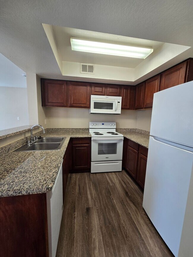 Building Photo - A Fabulous 2 Bedroom, 2 Bathroom condo at ...