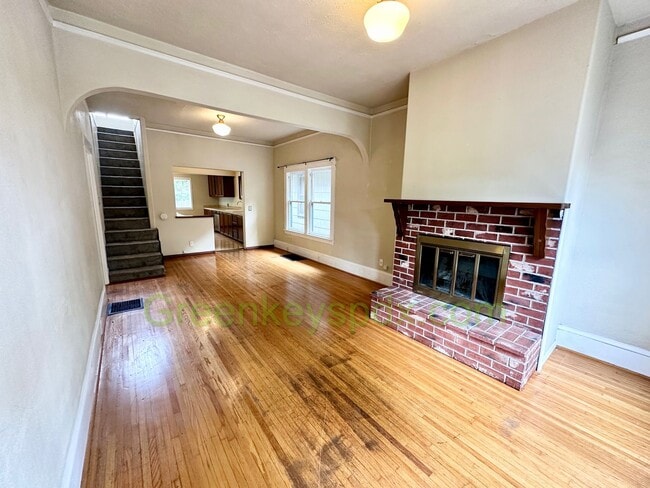Building Photo - 806 SE 45th Ave