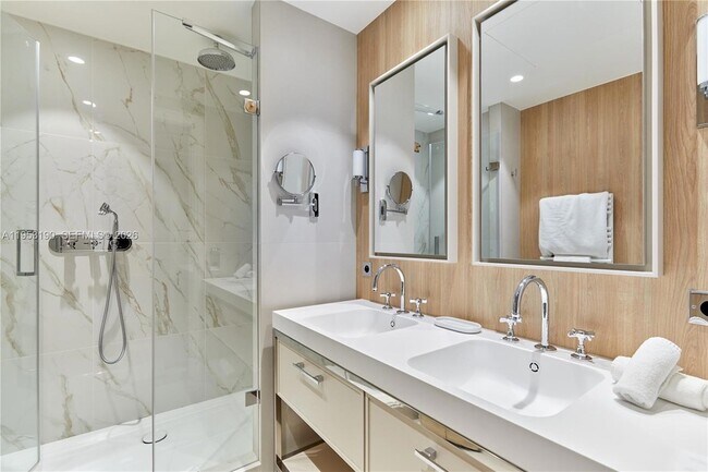 Building Photo - 11 Rue St