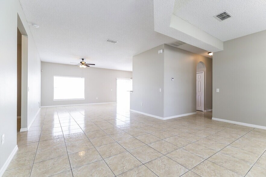 Building Photo - 2863 Berkshire Cir