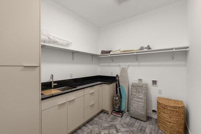 Building Photo - Stunning remodeled apartment with large walk-out patio