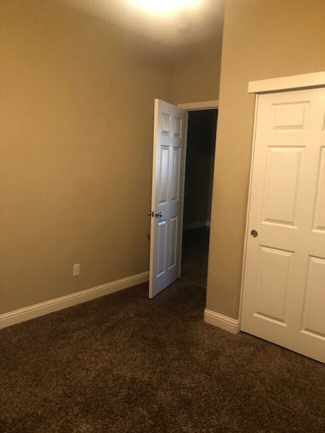 Building Photo - Beautiful Manteca Home in Quiet Neighborhood