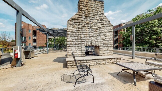 Building Photo - Germantown Gem!