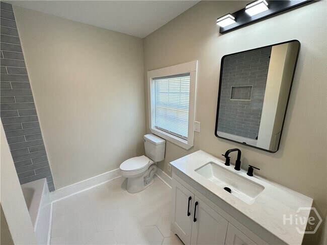 Building Photo - 1112 E Anderson St