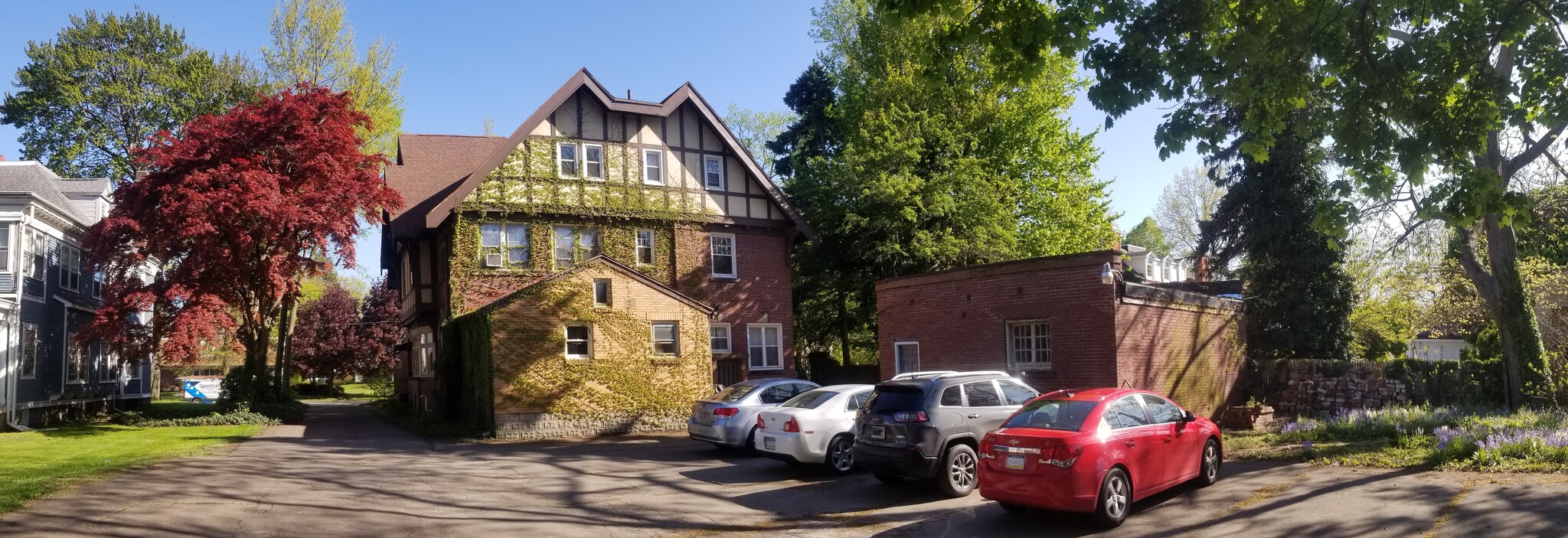 Parking - 542 6th W St