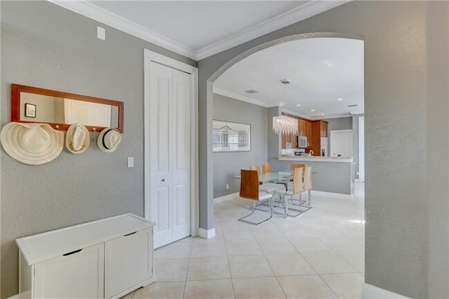 Building Photo - 1109 NE 16th Ave