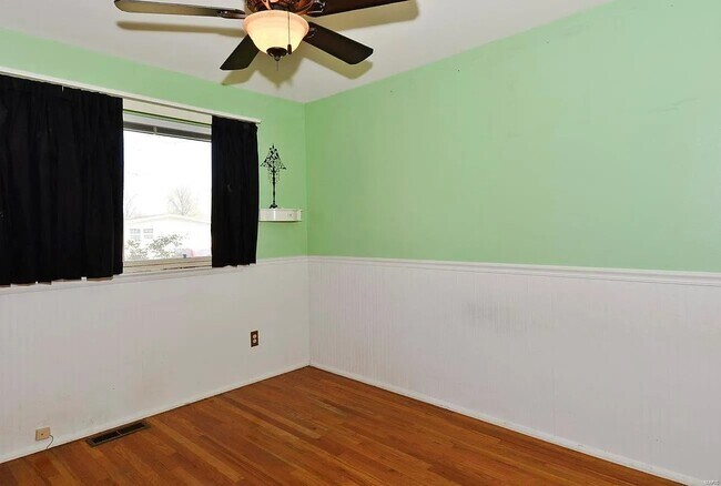 Building Photo - 980 Manresa Ln