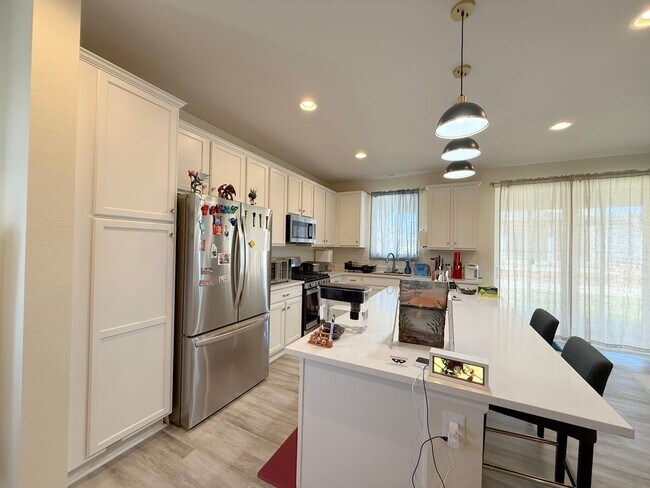 Building Photo - Gorgeous 4-Bedroom Home in Desirable Creek...