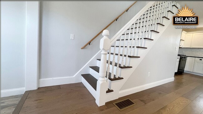 Building Photo - Cozy Country Living