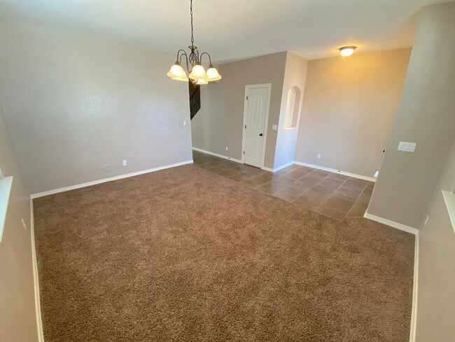 Building Photo - East El Paso LARGE 4 bed Refrig A/C!