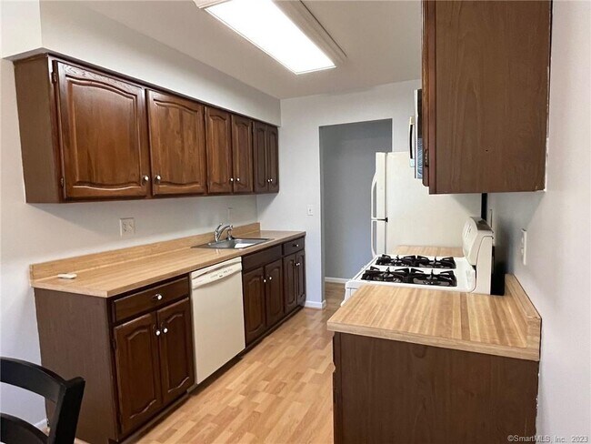 Building Photo - 7 Eden Ct