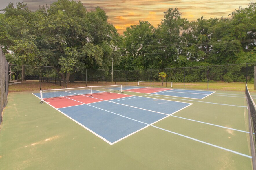 tennis/pickle ball courts - 271 Alexandra Dr