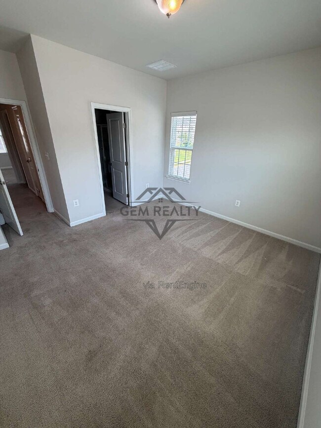 Building Photo - 501 Rolling Valley Dr