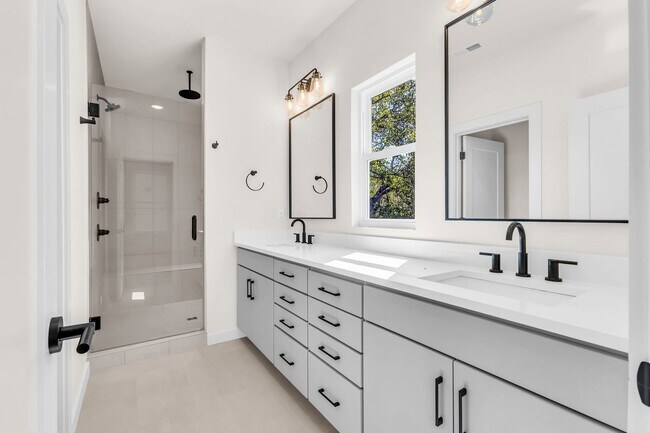 Building Photo - Amazing New Construction in North Nashville!