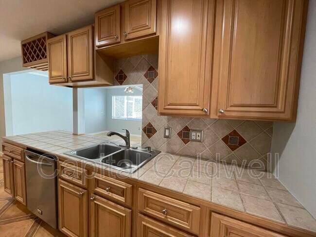 Building Photo - 12813 Starling Dr