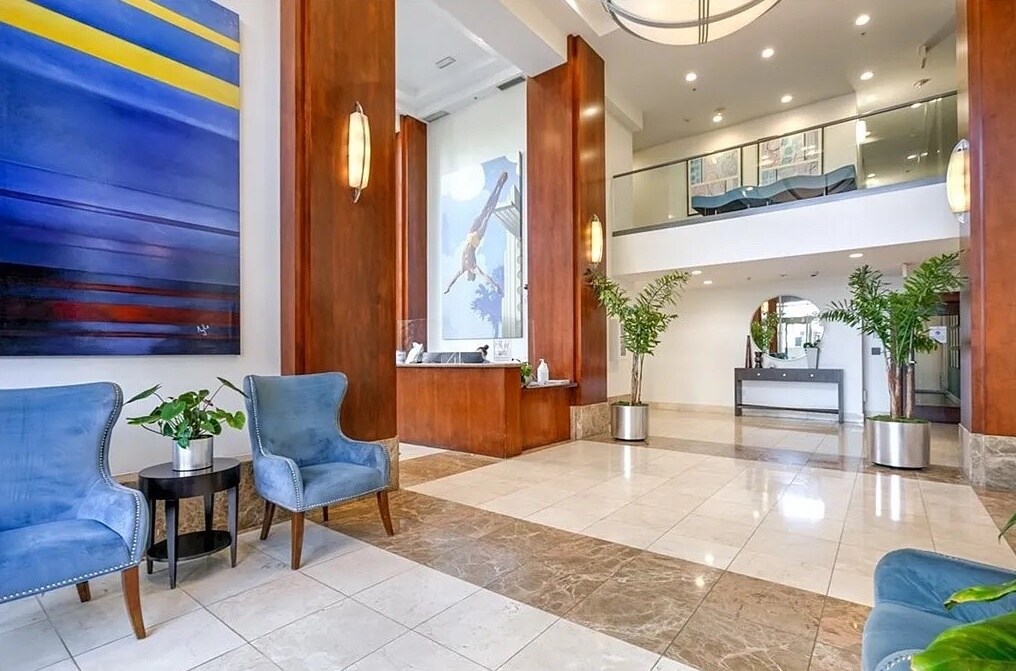 Building Photo - 388 E Ocean Blvd