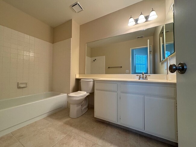 Building Photo - Townhome-Style 2BR/2.5BA + Loft | East Ventura (Beacon Court Community)
