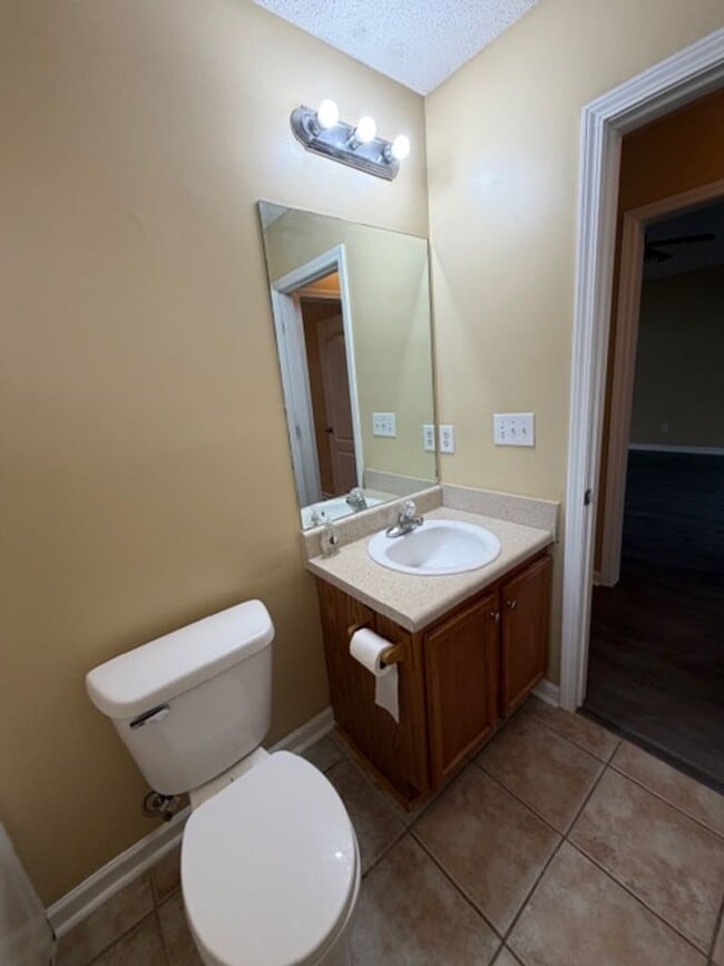 Building Photo - Charming 3 Bed, 2 Bath Home in Warner Robins!