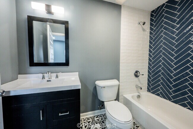 Building Photo - 3159 E Washington St