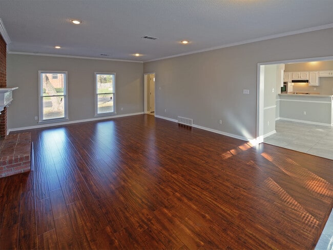 Building Photo - 4 bed, 2.5 bath in Cordova over 2600 sq feet