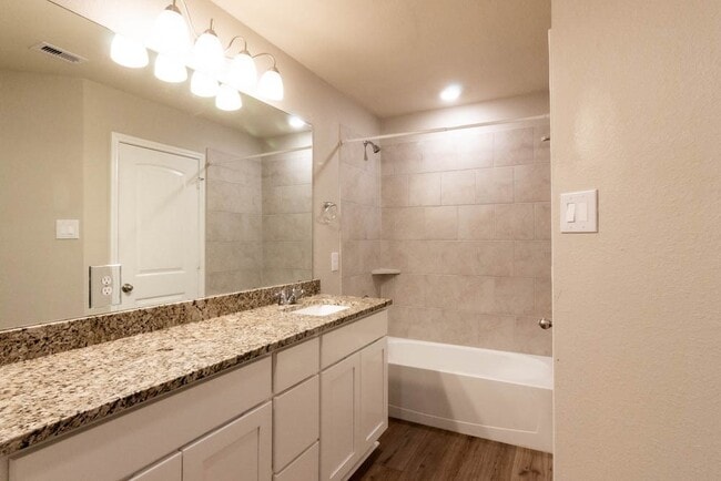 Building Photo - 1022 Fannin St