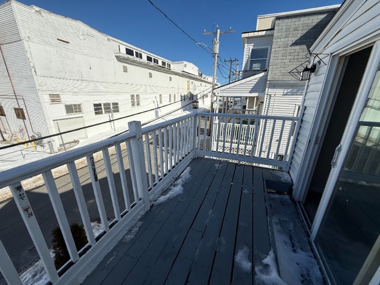 Building Photo - 13 F St