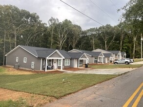 Building Photo - 535 S Forest Ave
