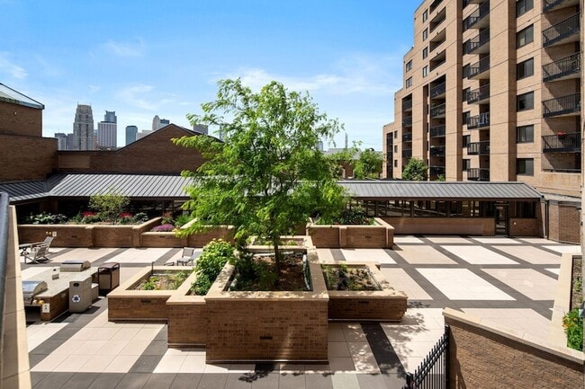 Building Photo - 20 NE 2nd St