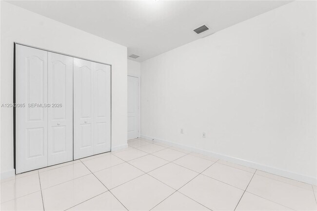 Building Photo - 1029 SW 11th Ave