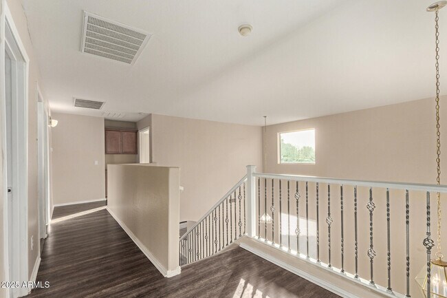 Building Photo - 3545 E Crescent Way