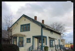 Building Photo - 2000 Iron St