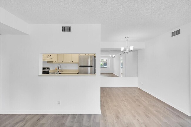 Building Photo - 7226 Golf Colony Ct
