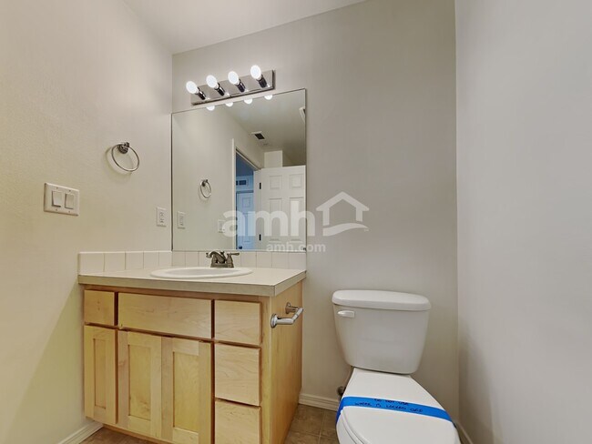 Building Photo - 1410 SE 7th Way