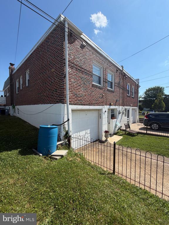 Building Photo - 8902 Blue Grass Rd