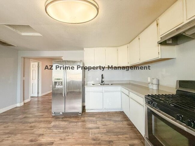 Building Photo - 2427 W Yavapai St