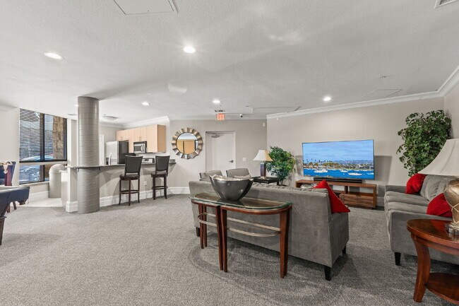 Building Photo - "Spacious, Sophisticated, Modern 3BR, 2BA Condo in the heart of downtown