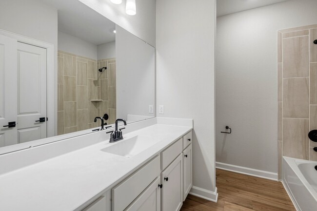 Building Photo - 15686 Honey Cv Dr