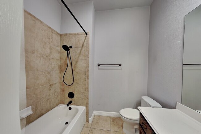 Building Photo - 601 Green Pointe Dr