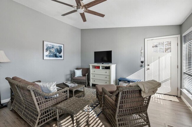 Building Photo - 10401 Burmaster Ln